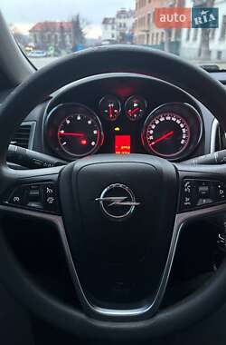 Универсал Opel Astra 2012 в 
