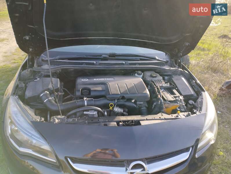Універсал Opel Astra 2013 в Києві