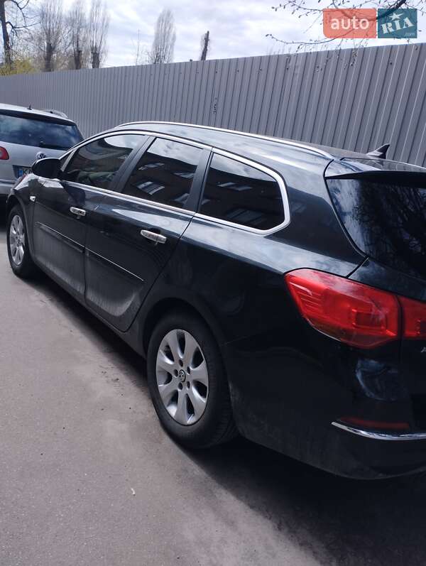 Універсал Opel Astra 2013 в Києві