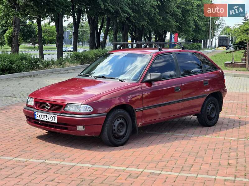 Хэтчбек Opel Astra 1992 в 