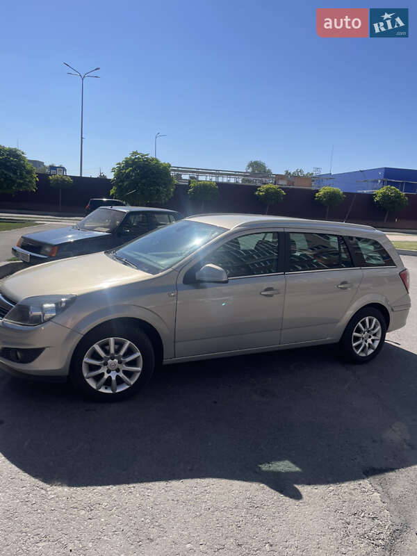 Універсал Opel Astra 2010 в Умані