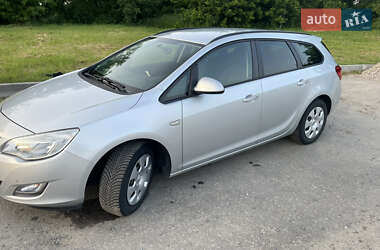 Універсал Opel Astra 2011 в Деражні