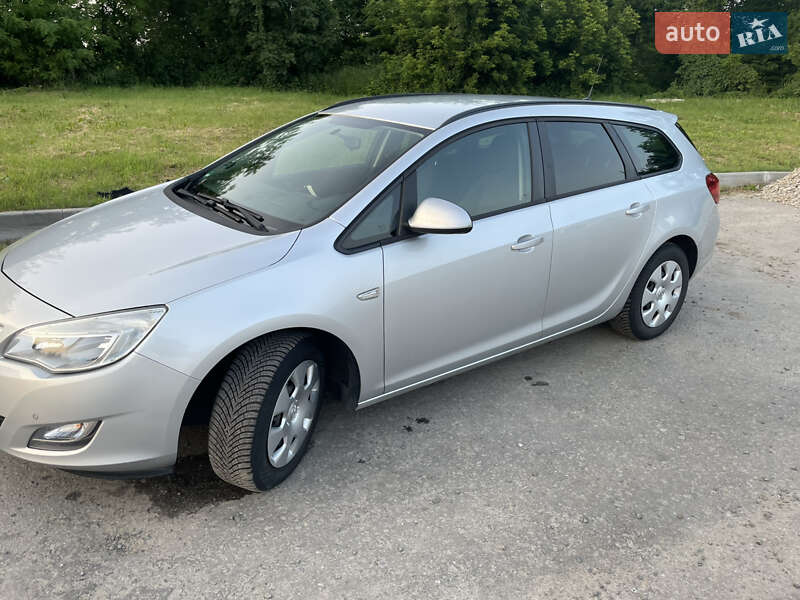 Универсал Opel Astra 2011 в 