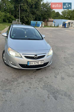 Универсал Opel Astra 2011 в 