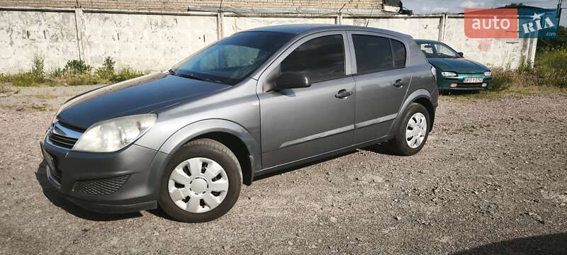 Хэтчбек Opel Astra 2007 в Киеве