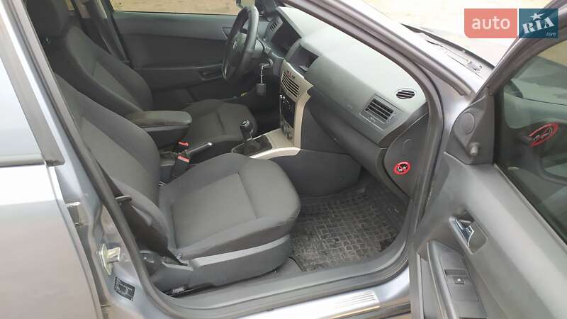 Хэтчбек Opel Astra 2007 в Киеве