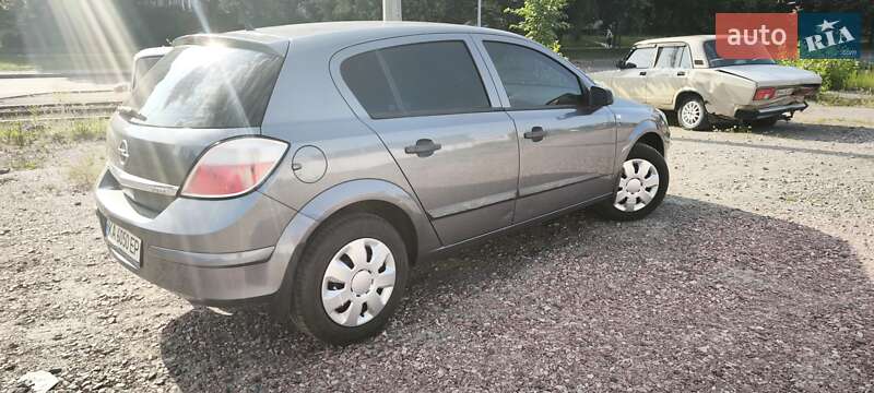 Хэтчбек Opel Astra 2007 в Киеве