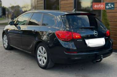 Универсал Opel Astra 2011 в 