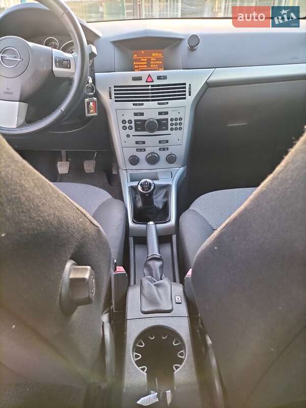Хэтчбек Opel Astra 2009 в Сарате