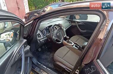 Универсал Opel Astra 2012 в 