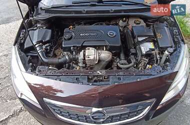 Универсал Opel Astra 2012 в 