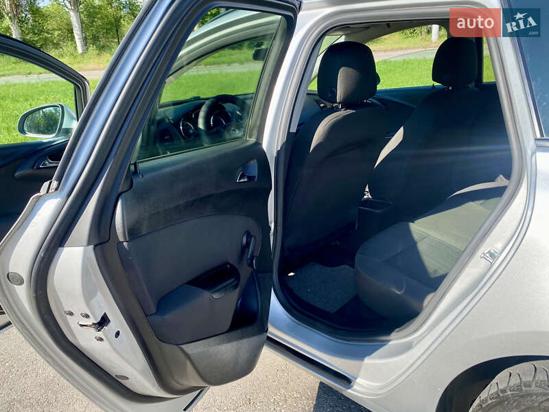 Універсал Opel Astra 2011 в Кривому Розі