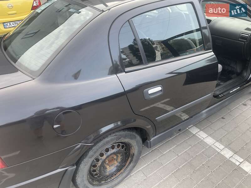 Седан Opel Astra 2008 в Великому Березному