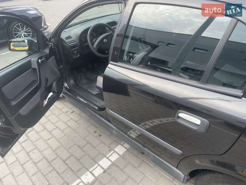 Седан Opel Astra 2008 в Великому Березному