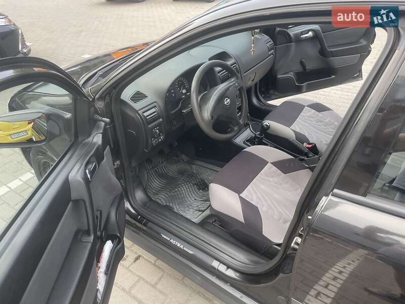 Седан Opel Astra 2008 в Великому Березному