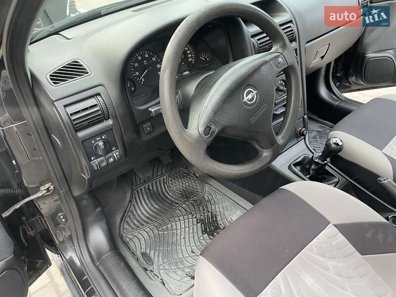 Седан Opel Astra 2008 в Великому Березному