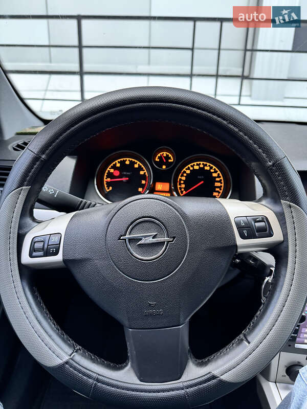 Хэтчбек Opel Astra 2007 в Черкассах