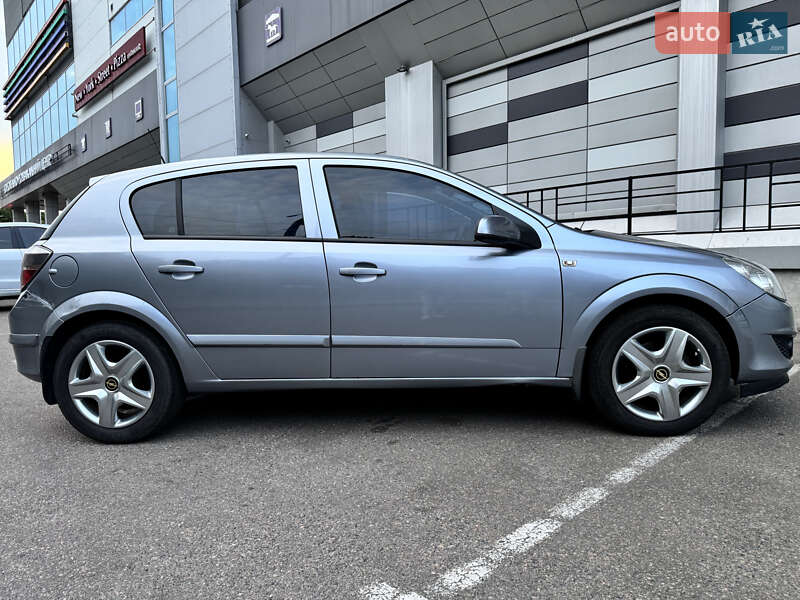 Хэтчбек Opel Astra 2007 в Черкассах