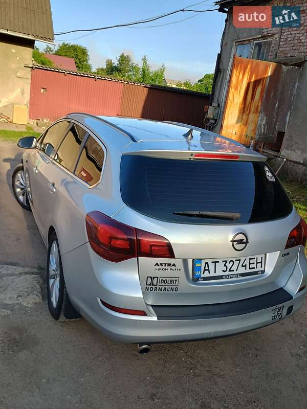 Універсал Opel Astra 2011 в Бурштині