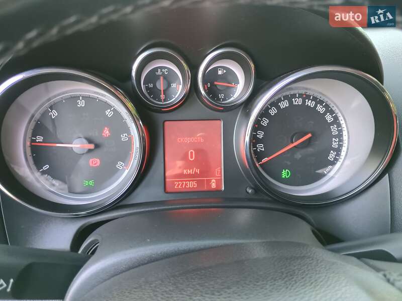 Універсал Opel Astra 2011 в Бурштині