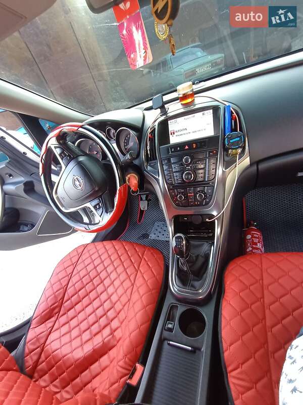 Універсал Opel Astra 2011 в Бурштині
