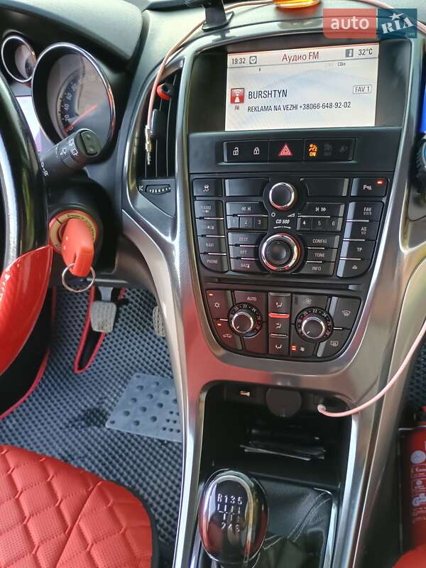 Універсал Opel Astra 2011 в Бурштині