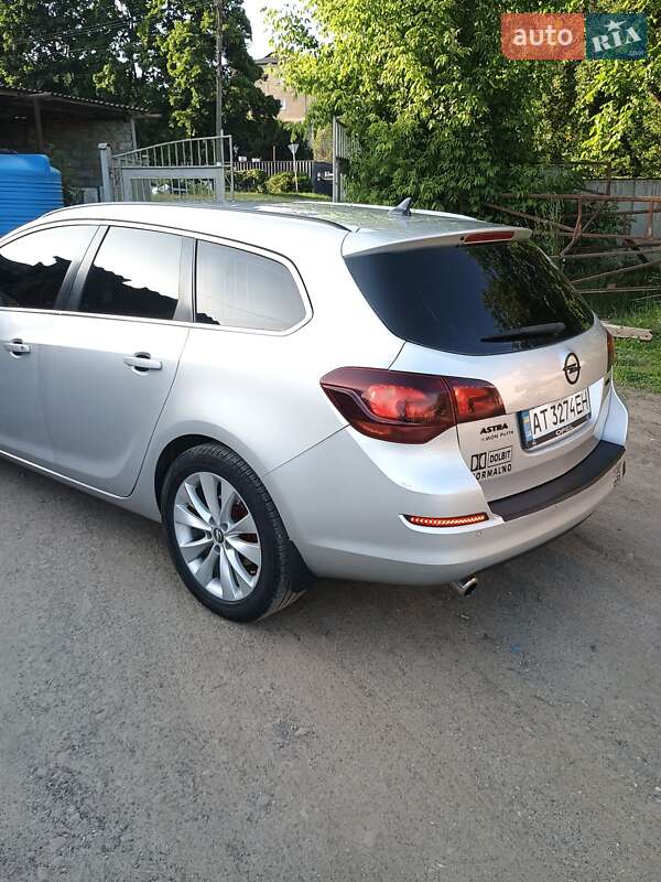 Універсал Opel Astra 2011 в Бурштині