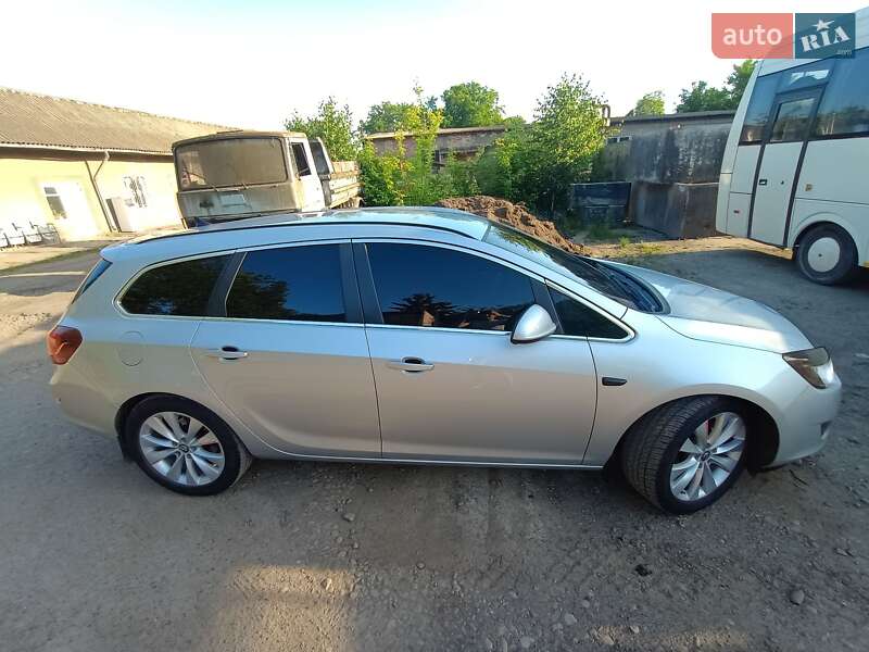 Універсал Opel Astra 2011 в Бурштині
