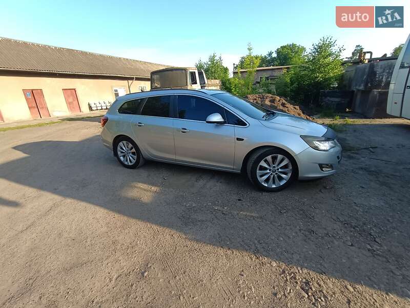 Універсал Opel Astra 2011 в Бурштині
