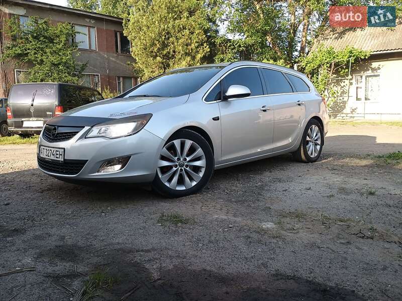 Універсал Opel Astra 2011 в Бурштині