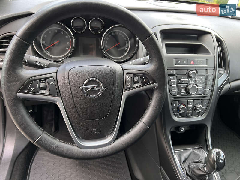 Хэтчбек Opel Astra 2011 в Малине