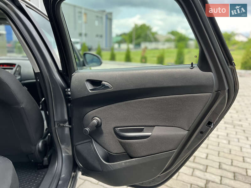 Хэтчбек Opel Astra 2011 в Малине