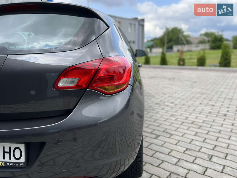 Хэтчбек Opel Astra 2011 в Малине