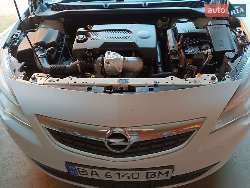 Універсал Opel Astra 2011 в Полтаві