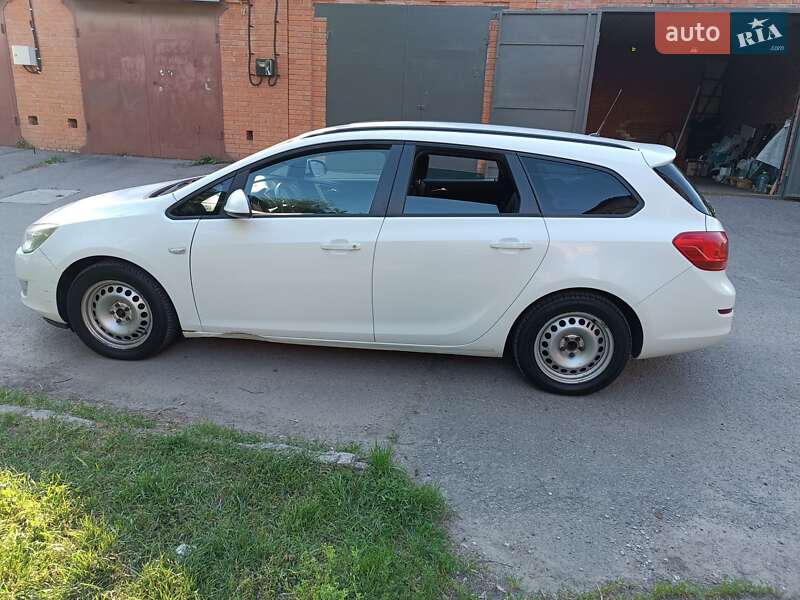 Універсал Opel Astra 2011 в Полтаві