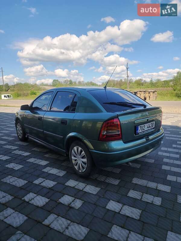 Седан Opel Astra 2000 в Тересві