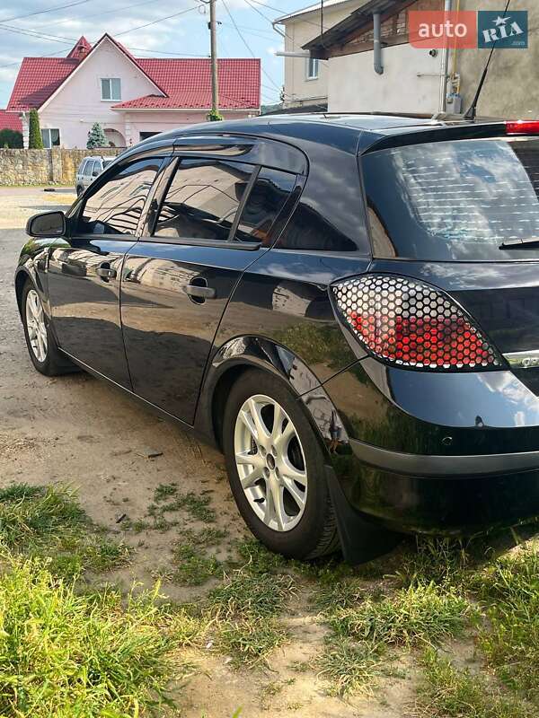 Хэтчбек Opel Astra 2005 в Могилев-Подольске