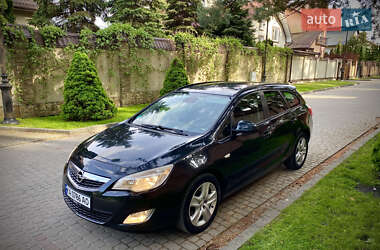 Универсал Opel Astra 2012 в Львове