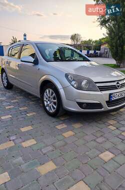 Хэтчбек Opel Astra 2004 в 