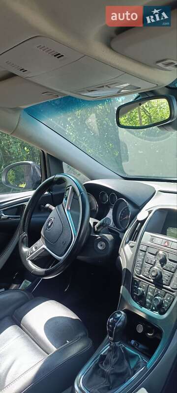 Універсал Opel Astra 2011 в Івано-Франківську