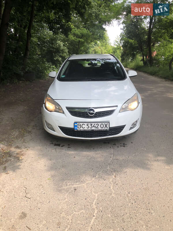 Opel Astra 2011