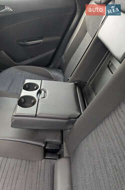 Универсал Opel Astra 2014 в 