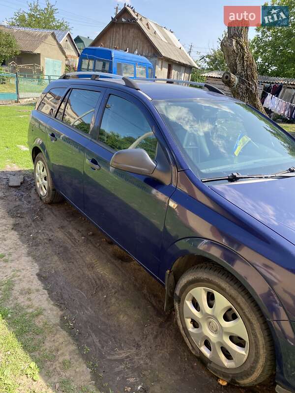 Универсал Opel Astra 2010 в Хмельницком