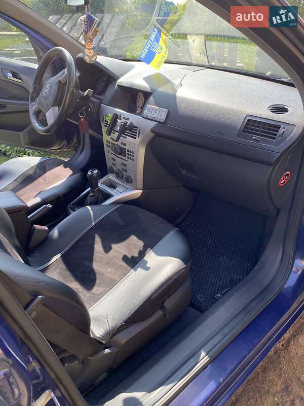 Универсал Opel Astra 2010 в Хмельницком