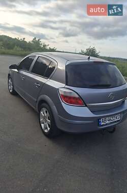 Хэтчбек Opel Astra 2004 в 