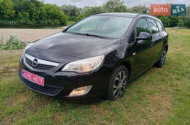 Універсал Opel Astra 2010 в Лохвиці