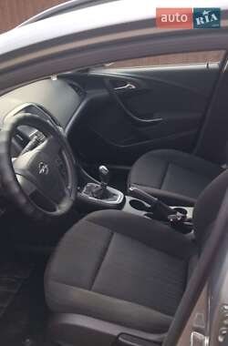 Универсал Opel Astra 2011 в 