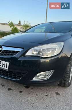 Седан Opel Astra 2011 в Львове
