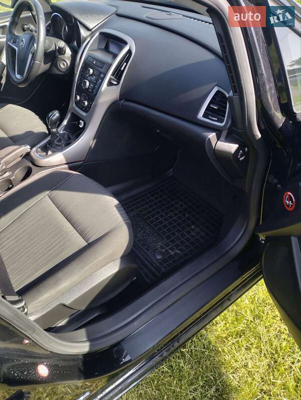 Хэтчбек Opel Astra 2011 в Радехове