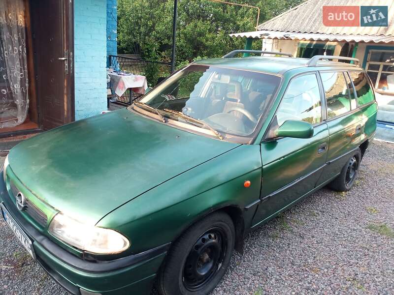 Універсал Opel Astra 1996 в Охтирці